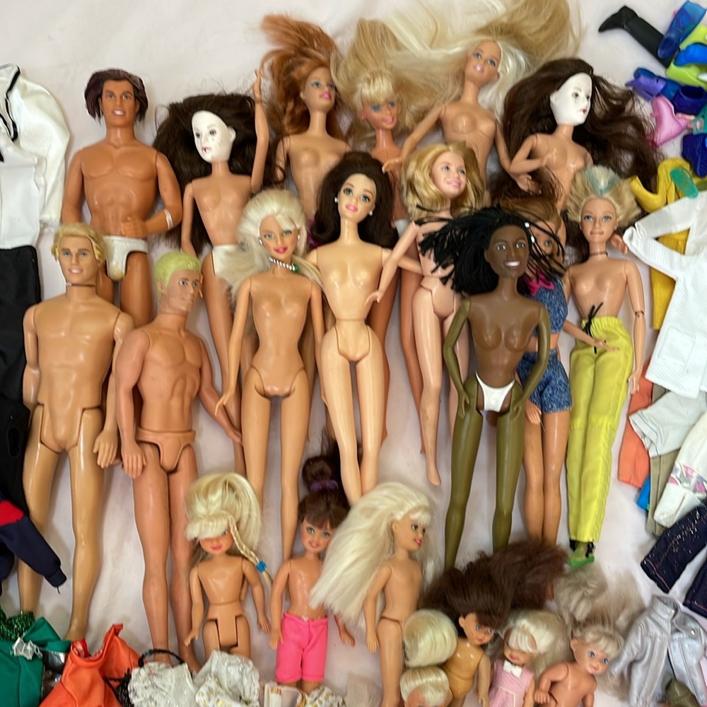 Barbie & Ken, family & friends dolls, clothes, no shoes. 1990s. Possible gems💎 - Picture 3 of 6